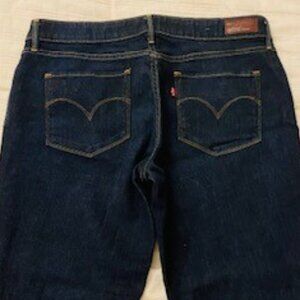 LEVI’S, BOLD CURVE, 32 Wx32 L ... NOW ONLY $20.00!